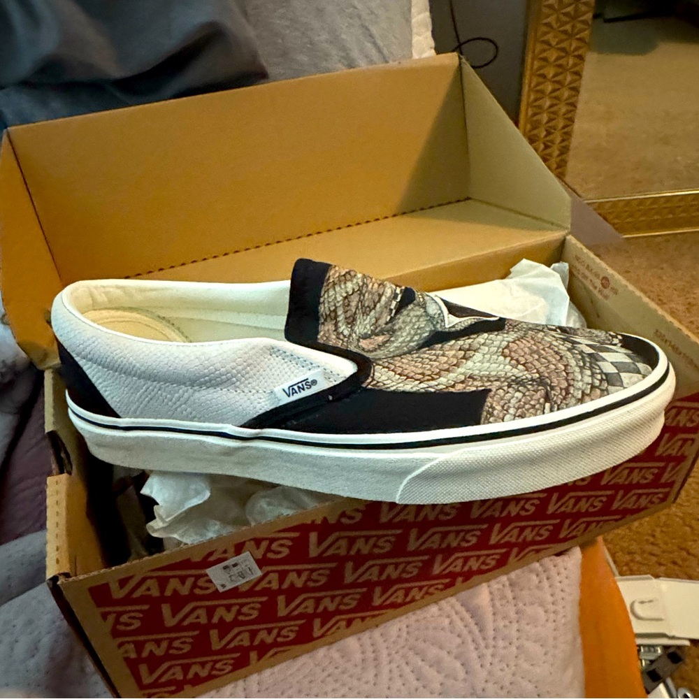 Slip on snake vans